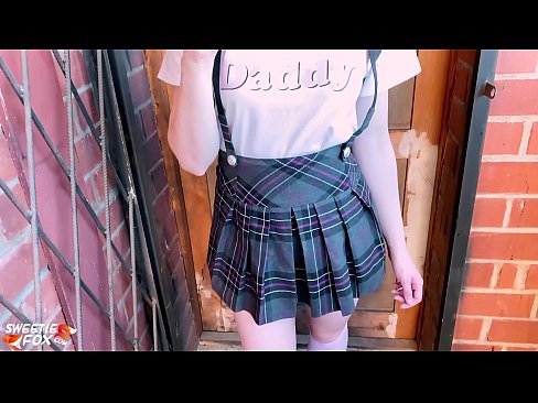 ❤️ Msichana wa shule Ananyonya Dick yake kwa kina na kutombana badala ya madarasa. ❤ ❌️❤