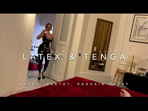 ❤️ Dada wa kambo mwenye kichwa chekundu akiwa amevalia vazi la latex alilobanwa na kaka wa kambo ❤ ❌️❤